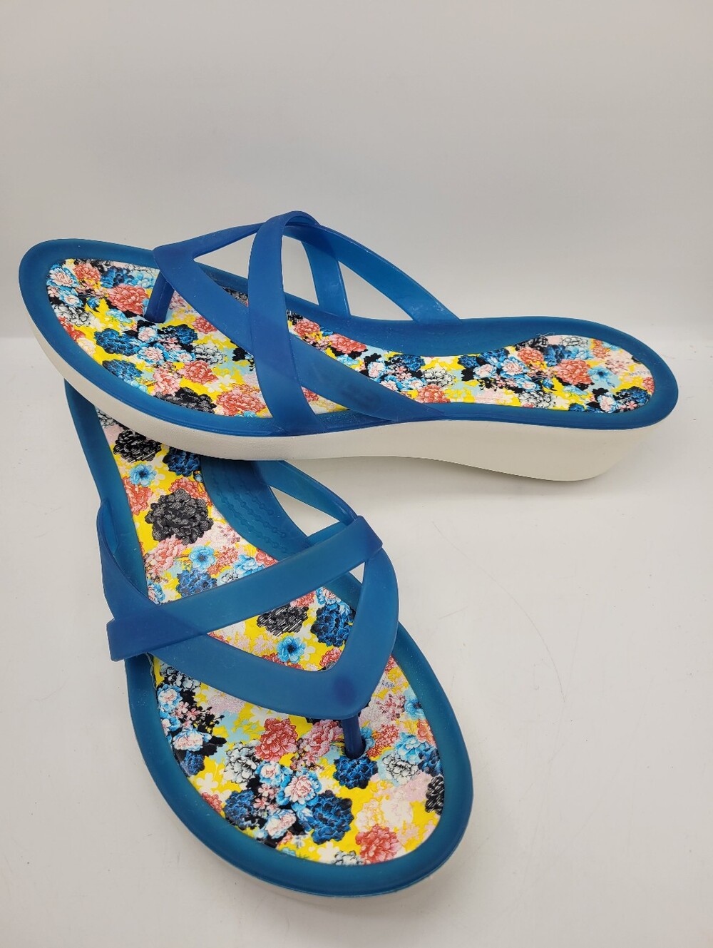 Crocs Women's Isabella Print Wedge Flip sandals size 8W blue translucent straps